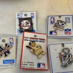 NWT Lot vintage New York Yankees baseball hat lapel pins on cards MLB